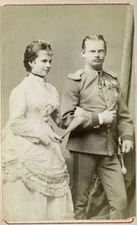 Portret Gizeli Ludwiki Marii, arcyksiężnej Austrii i księżniczki Bawarii (1856-1932), z księciem Leopoldem Bawarskim (1846-1930). Kolekcja fotografii «Żołnierzom minionych czasów».