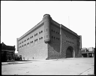 Zbrojownia pierwszego pułku, Chicago, Illinois, USA, ok. 1891 (zdjęcie czarno-białe)