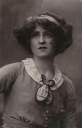 „Panna Gabrielle Ray, 1883-1973, jako Daisy w Dolarowej Księżniczce”, ok. 1930.