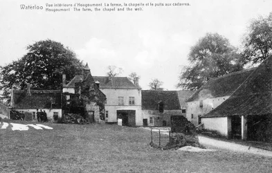 Farma Hougoumont, ważne miejsce strategiczne dla Wellington podczas bitwy pod Waterloo, pocztówka pamiątkowa, ok. 1912 (fotolit)