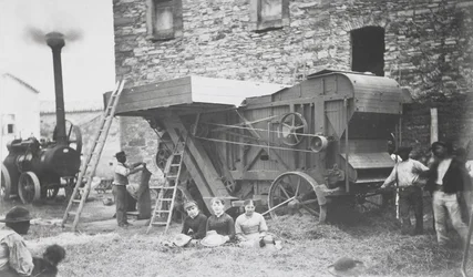 Młocarnia parowa, Mons, 1883