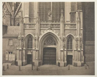 Bez tytułu [Południowa fasada transeptu katedry św. Michała i św. Guduli w Brukseli, Belgia]