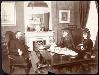 „Rozmowa Herolda” w hotelu Waldorf Astoria, 1899 lub 1900 (srebrny odbitka żelatynowa)