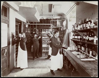 Spiżarnia w Hotelu Manhattan, 1902 (srebrny odbitka żelatynowa)