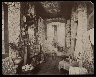 Ozdobny salon w rezydencji Blakely Hall przy 11 West 45th Street, Nowy Jork, 1896-98 (srebrny odbitka żelatynowa)