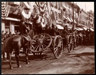 Artyleria konna na paradzie w Dobbs Ferry, Nowy Jork, 1898 (srebrny odbitka żelatynowa)