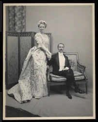 Portret niezidentyfikowanego mężczyzny i kobiety na James Hazen Hyde Ball, Nowy Jork, 31 stycznia 1905 (srebrny odbitka żelatynowa)