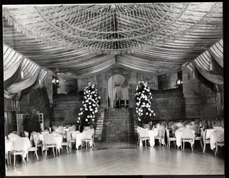Sala recepcyjna w hotelu Ritz-Carlton, 1915 lub 1916 (odbitka żelatynowa)