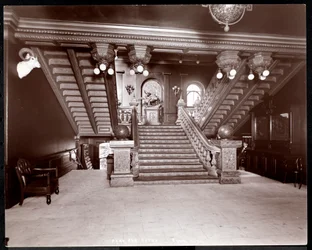 Klatka schodowa w hotelu Park Avenue, 1901 lub 1902 (srebrny odbitka żelatynowa)