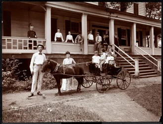 Rodzina Janerów, personel i goście w hotelu Janer
