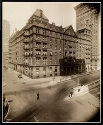 The Murray Hill Hotel, Park Avenue i 40th Street, Nowy Jork, 1919 (srebrny odbitka żelatynowa)