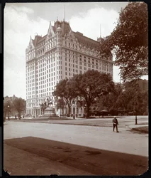 The Plaza Hotel, 5th Avenue i 59th Street, Nowy Jork, 1907 (srebrny odbitka żelatynowa)