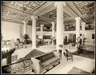 Wejście i hol hotelu Robert Treat, Newark, New Jersey, 1916 (srebrny odbitka żelatynowa)