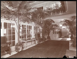 Hol i punkt rejestracyjny w hotelu Ritz-Carlton, ok. 1910-11 (srebrny odbitka żelatynowa)