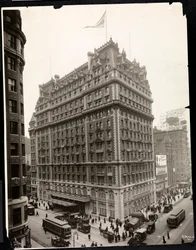 Widok na Hotel Knickerbocker, Broadway i 42nd Street, Nowy Jork, 1912 (srebrny odbitka żelatynowa)