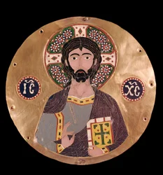 Sztuka bizantyjska: „”christ pantocrator”” (Chrystus w chwale) Aureola Jezusa Chrystusa jest oznaczona krzyżem i można go odczytać na chrystogramie ICXC - Emalia X wieku Madryt, Museo Lazaro Galdiano - Sztuka bizantyjska: Chrystus Pantokrator (Chrystus w c