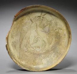 Głęboka płyta z jastrzębiem, królikiem i listowiem, 1100s
