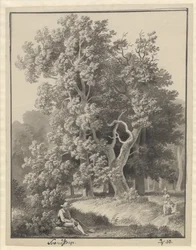 Woodland w Svendstrup z kilkoma postaciami, przed siedzącym mężczyzną z łopatą