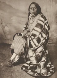 Kanada: Żona wodza "Wronia Stopa", Indianin Cree, Maple Creek, Saskatchewan (zdjęcie czarno-białe)