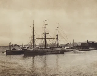 Port w Hochelaga, starodawny szkuner wciąż w eksploatacji (zdjęcie czarno-białe)