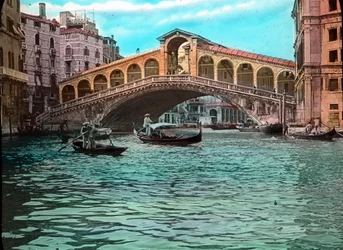 Włochy, Wenecja, most Rialto i Wielki Kanał, data zdjęcia: około 1910 r. Archiwum Carla Simona