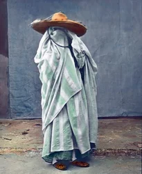 Maroko, całkowicie zasłonięty Maur, data zdjęcia: około 1910. Archiwum Carla Simona
