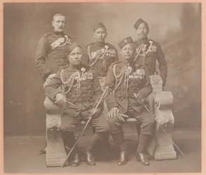 Indyjscy podoficerowie króla z pułków Gurkha