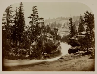 Kaskada, wodospad Nevada, Yosemite, Kalifornia