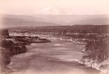 [Mount Hood widziany z The Dalles w Oregonie]