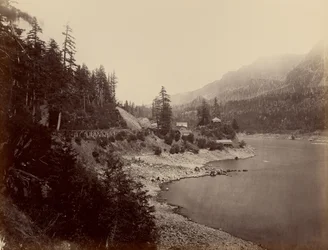 [The Middle Block House, Columbia River].