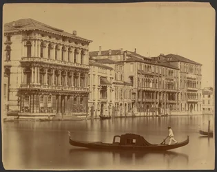 Pałace Rezzonico, Giustiniani i Foscari wzdłuż Canal Grande