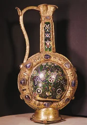 Dzbanek na wodę Karola Wielkiego (emalia złota i cloisonne)