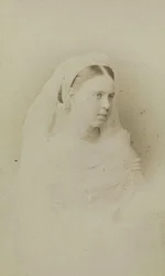 Maria Aleksandrowna de Russie - Portret wielkiej księżnej Marii Aleksandrownej Rosji (1853-1920), księżnej Sachsen-Coburg i Gotha, autorstwa Bergamasco, Karola (Karla) (1830-1896). Zdjęcie albuminy, ok. 1871. Rosyjskie Państwowe Archiwum Filmowe i Fotograf