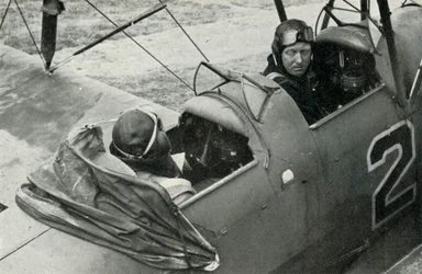 Pilot RAF uczący się latać podczas II wojny światowej, 1941 r.