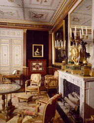 Salon dla gości i pozostawiony portret królowej Hortense, Chateau de Malmaison w Rueil-Malmaison, autorstwa architektów Pierre-Francois-Leonard Fontaine i Charles Percier, Francja