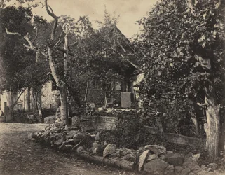 Scena wiejska z kamienną budowlą i krzyżem, ok. 1930 r. 1857.