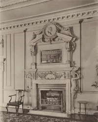 Stoke Hall, Derbyshire, Salonowe Piece Kominowe