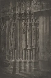 Tablica XIII Katedra w Chartres, Posągi Kolumny Drzwi Centralnych Portalu..., 1855.