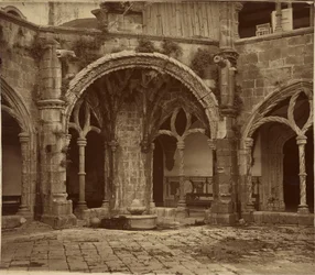 [Krużganek Ciszy, klasztor Santa Cruz de Coimbra]