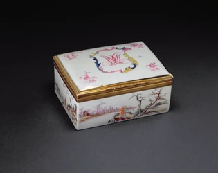 Tabakierka z monogramem, okres Qianlong (1736-95) ok. 1750 (porcelana)