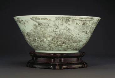 Duża nacinana porcelanowa misa przedstawiająca ciągłą scenę dam na terenie pałacu, 1796-1820