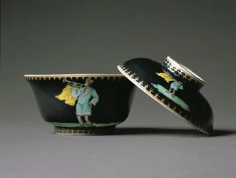 Cukiernica i pokrywka, okres Qianlong (1736-95) ok. 1740 (porcelana) (patrz także 314530)