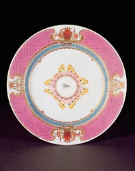 Talerz obiadowy malowany emaliami Famille Rose z herbami Grimaldi di Castro, okres Yongzheng (1723-35) c.1735 (porcelana)