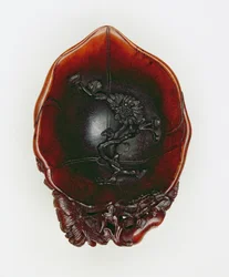 Kubek Libacji, okres Qianlong 1736-95 (rzeźbiony róg nosorożca) (patrz 142653-5 i 142692)