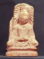 Siedzący Budda w medytacji, z Tumshuq (Xinjiang) IV-V w. (drewno)