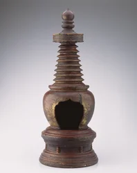 Stupa, dynastia Ming (1368-1644) (lakierowane drewno i złoto)
