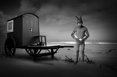 Samotny kąpiący się na plaży „Lone Rabbit”
