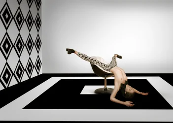 Surrealistyczna geometryczna pozycja