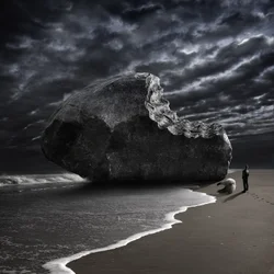Bitten Rock na Stormy Beach