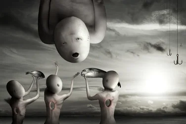 Surrealistyczna ofiara z ryb